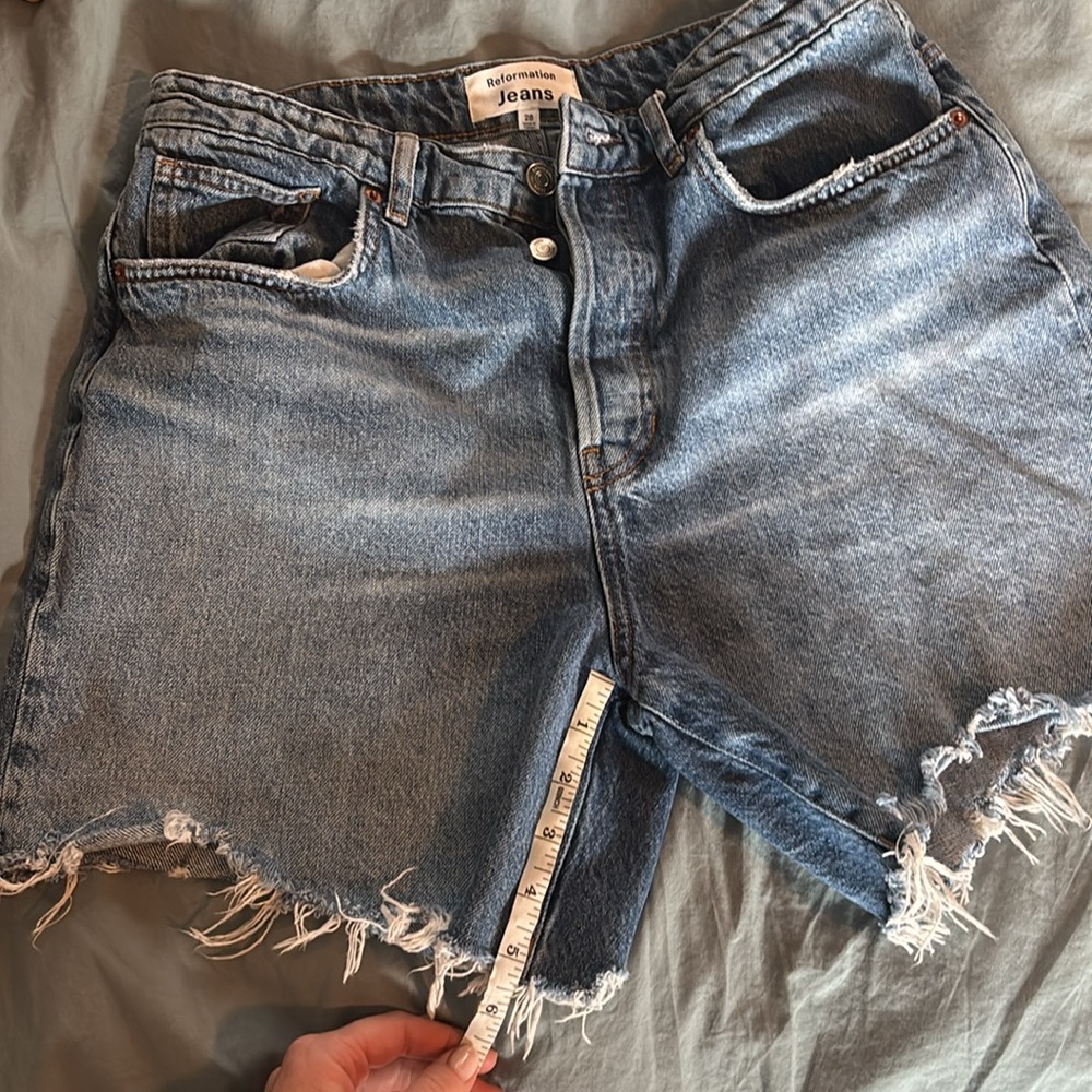 Reformation Jeans raye mid rise relaxed Denim Shorts in Denver wash size 28 - Picture 5 of 5